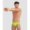Bañador Arena Briefs Solid Verde Neon Hombre -Tienda Al Aire Libre banador arena briefs solid verde neon hombre